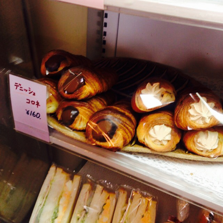 良心的な価格と天然酵母で作られたパンで人気の『パン・ド・ラ・テール』
