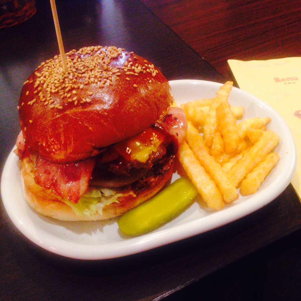 雰囲気が良く、味・ボリューム抜群の大人気ハンバーガーカフェ『66(ダブルシックス)』(千葉県柏市)